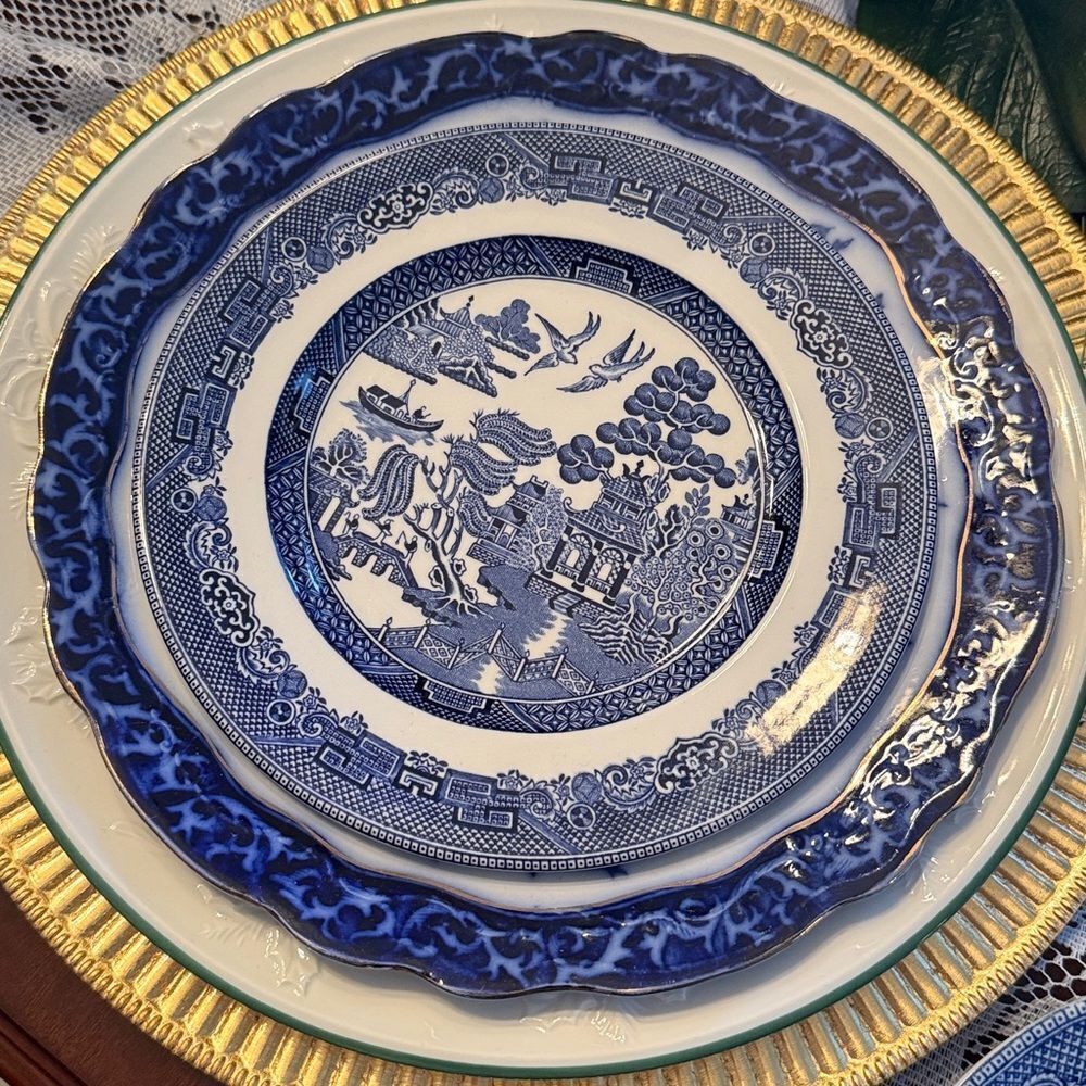 Johnson & Bros.  & Willow Since 1863 Made in England 8” plates (3) - Excellent - Picture 9 of 13